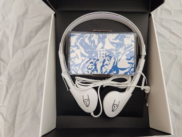 Аудіоплеєр Various-Dais X Retrospekt&rsquo;s CP-81 Portable Cassette Player + Headphones 683950556959 фото