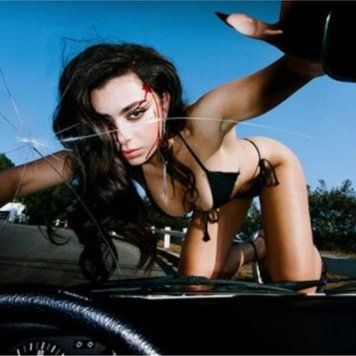 Вінілова платівка Charli XCX &ndash; Crash 1LP (5054197132902) 5054197132902 фото