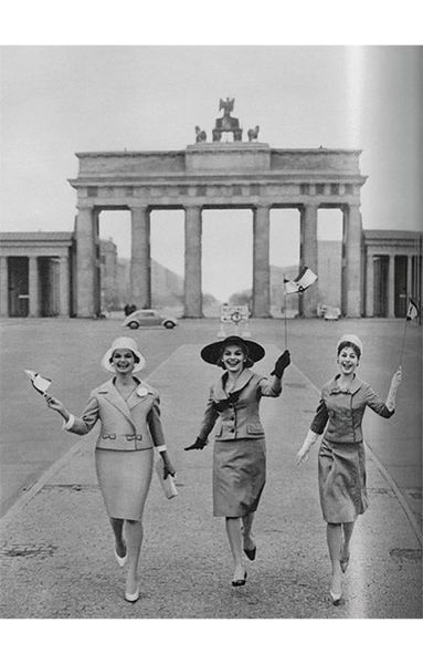 Книга Helmut Newton. Berlin, Berlin (9783754400685) 292874 фото