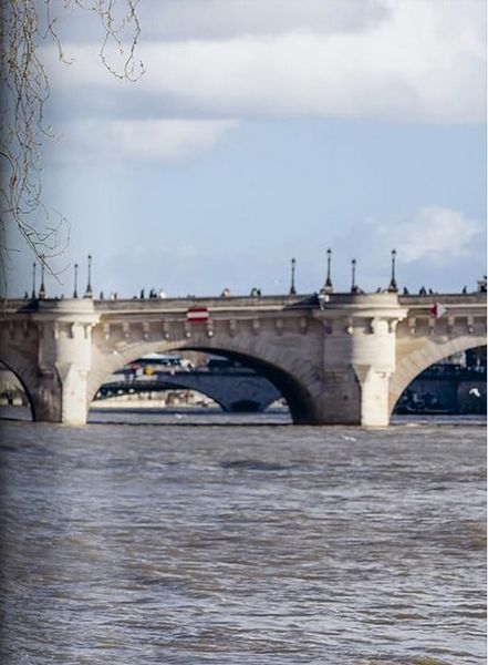 Книга JR. La Caverne du Pont Neuf (9783754407288) 9783754407288 фото